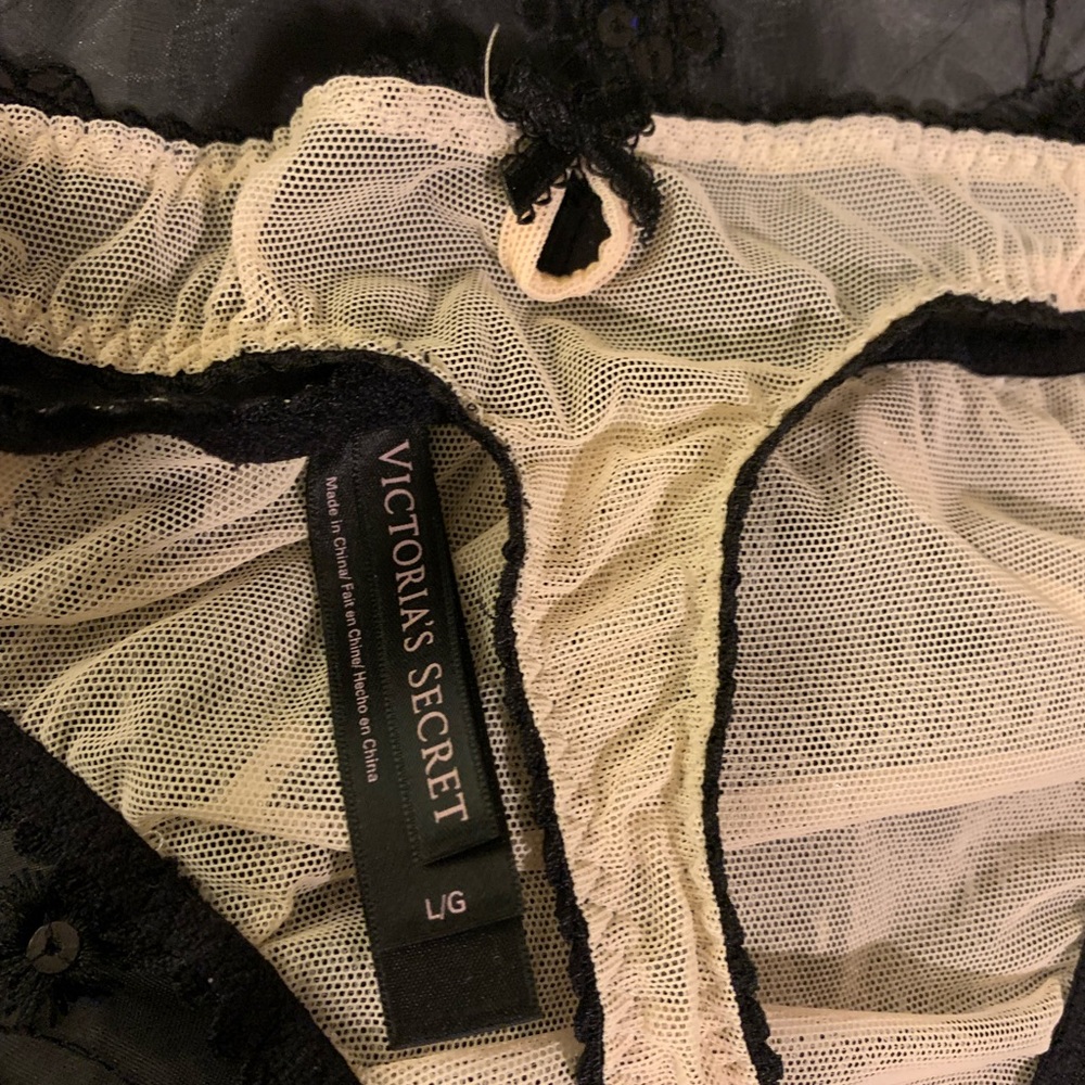 Very Sexy Line - Victoria’s Secret thong - Picture 4 of 5